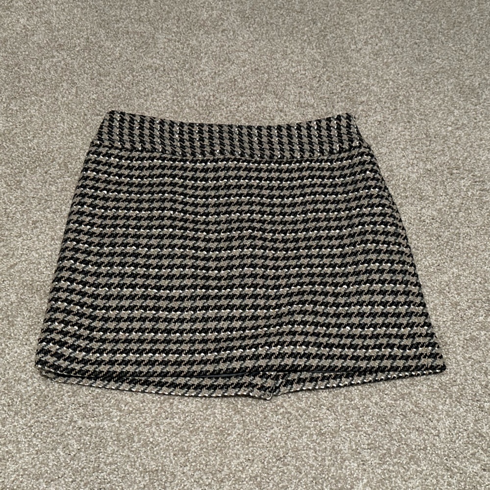 Plaid mini skirt, perfect for fall! Size 0.